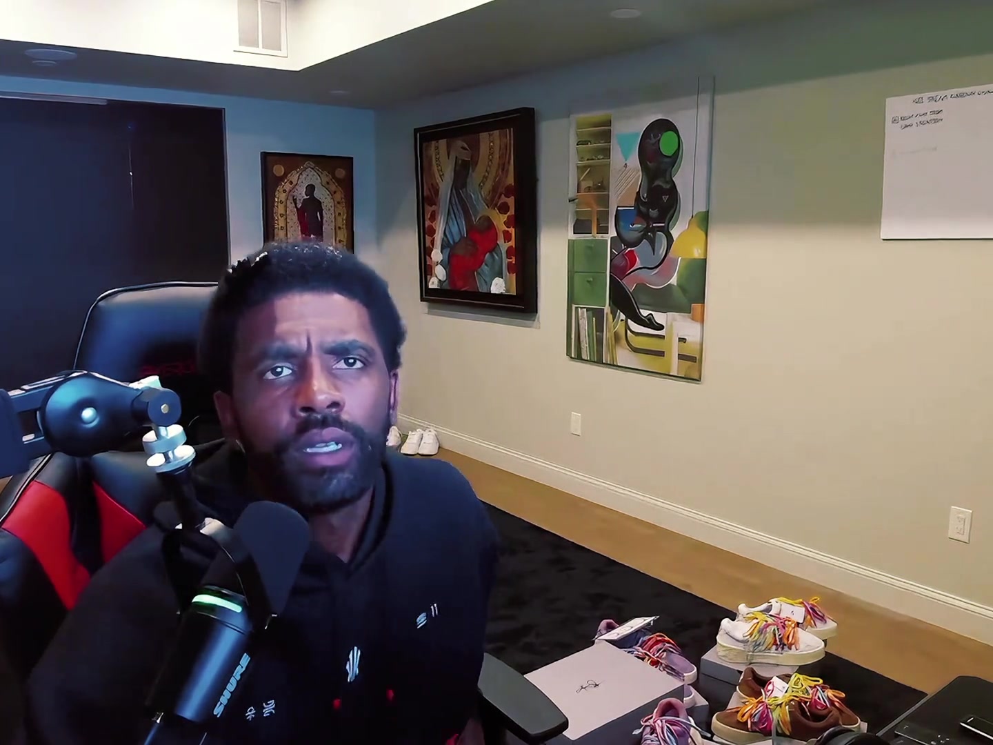 盜版看多了開始以為是誰帶的面具