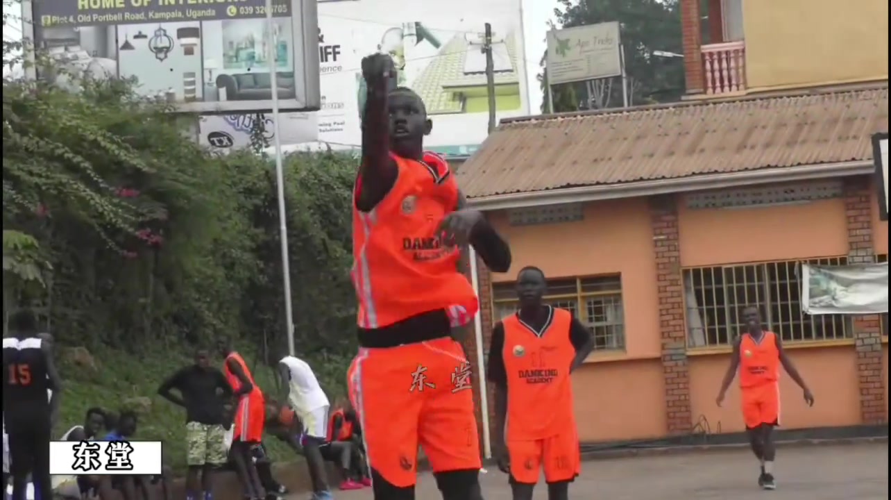 偉大的魯爾鄧10號(hào)秀馬盧阿奇就是在這樣的環(huán)境下被他發(fā)掘的