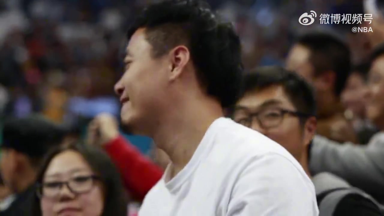 這是誰的青春回憶2013年NBA中國賽科比為球迷簽名