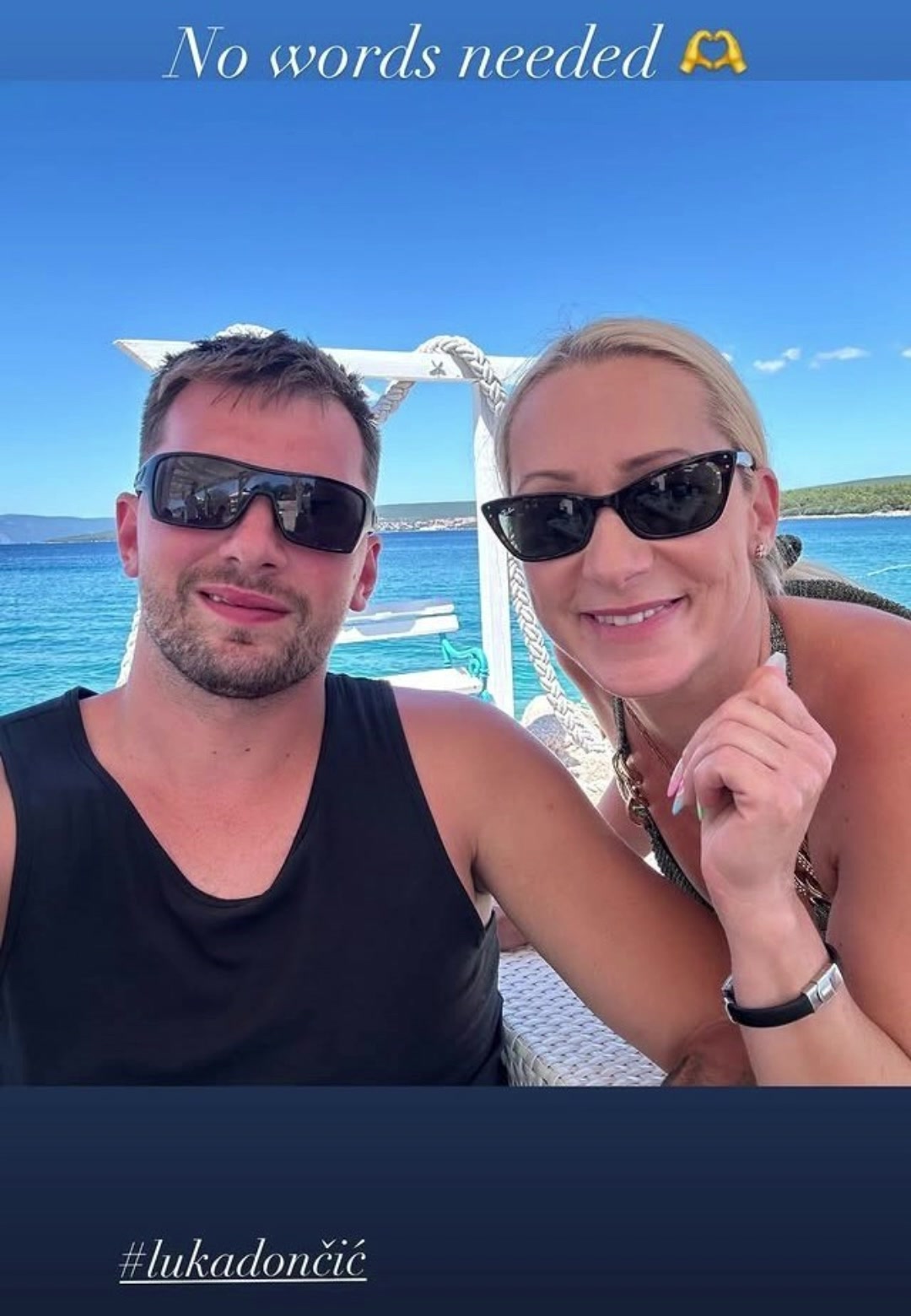 這角度這地點(diǎn)女球迷曬與77合影肉眼可見(jiàn)的瘦了