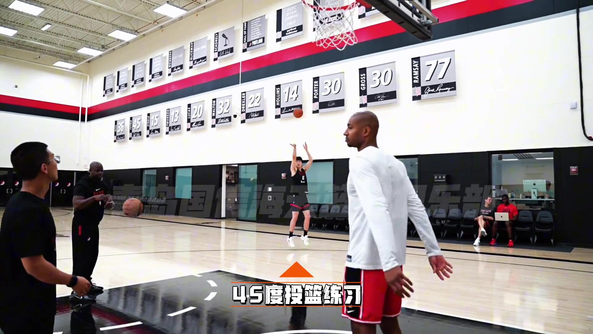 重視楊瀚森賽后加練 比盧普斯路過親自指導(dǎo)跑位?