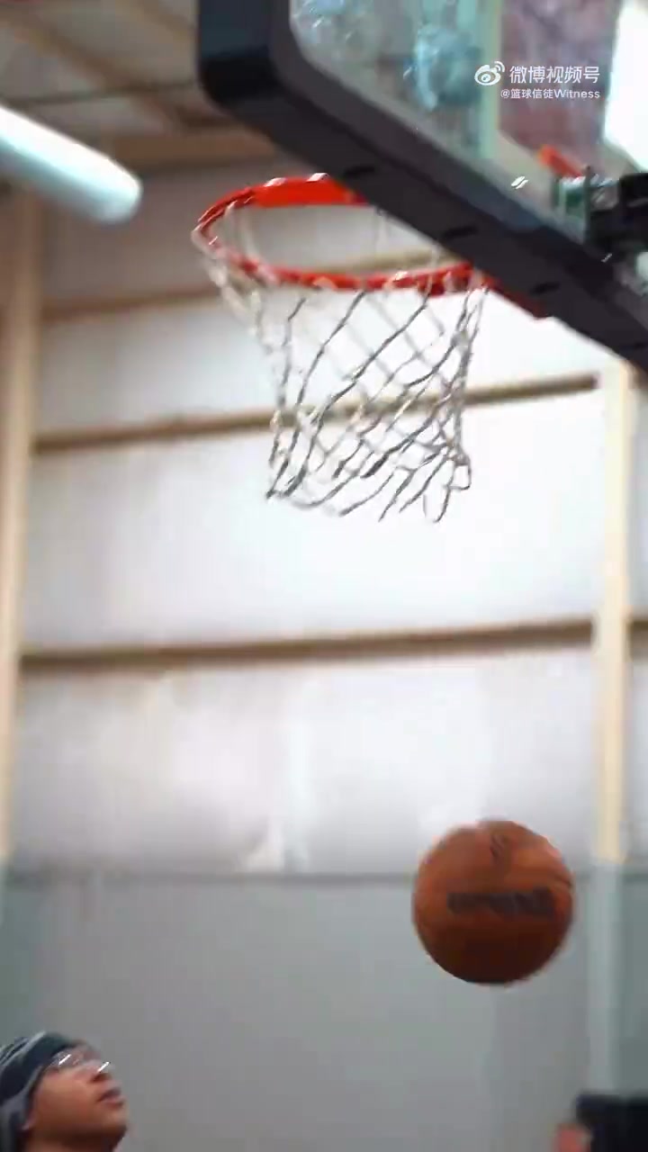 下賽季開拓者的核心后衛(wèi)亨德森能和楊瀚森組成怎樣的搭檔呢