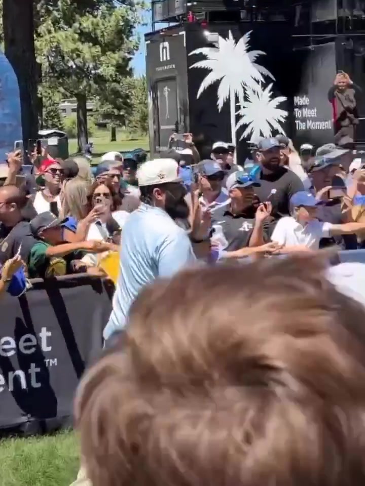 巔峰已過(guò)庫(kù)里參加高爾夫名人賽試投三分籃板都沒(méi)碰到