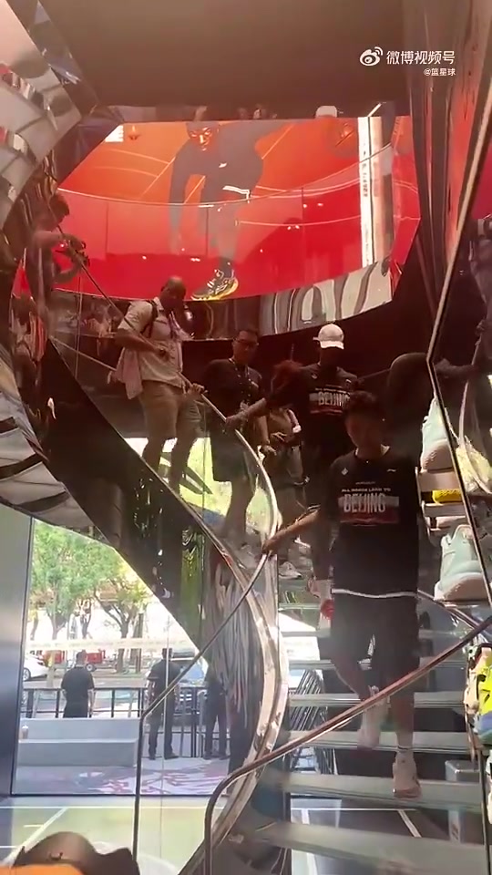 笑死巴特勒此前中國行體驗快捷支付一臉懵逼我的錢怎么沒了