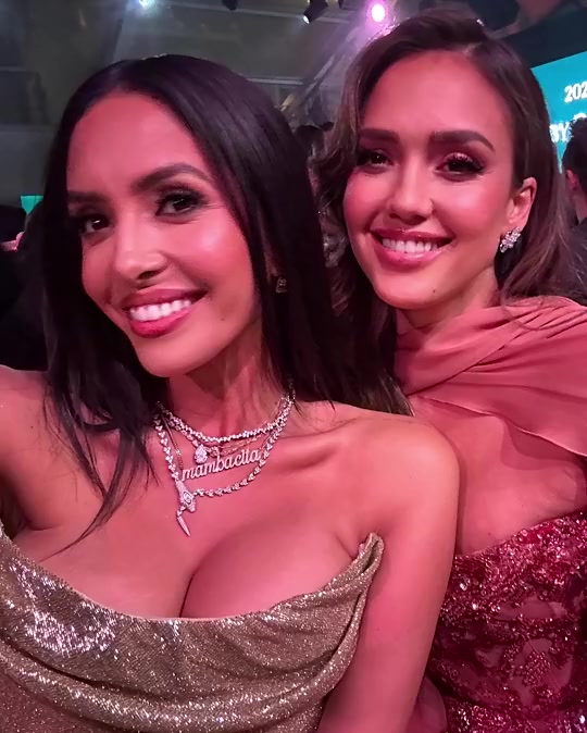 瓦妮莎是真漂亮啊怪不得當(dāng)時(shí)科比同她從高中走向婚姻