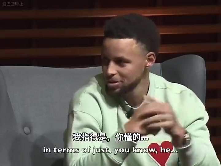 庫(kù)里被科比夸獎(jiǎng)時(shí)感覺(jué)自己是世上最棒球員想像他那樣鼓勵(lì)后人