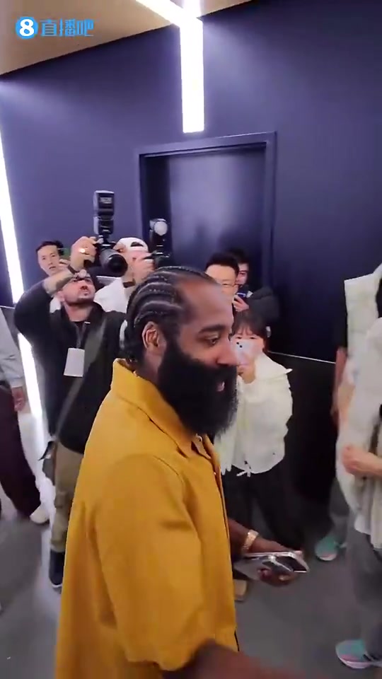 張兆旭把哈登給嚇了一跳我在上海時(shí)跟你和火箭打過季前賽