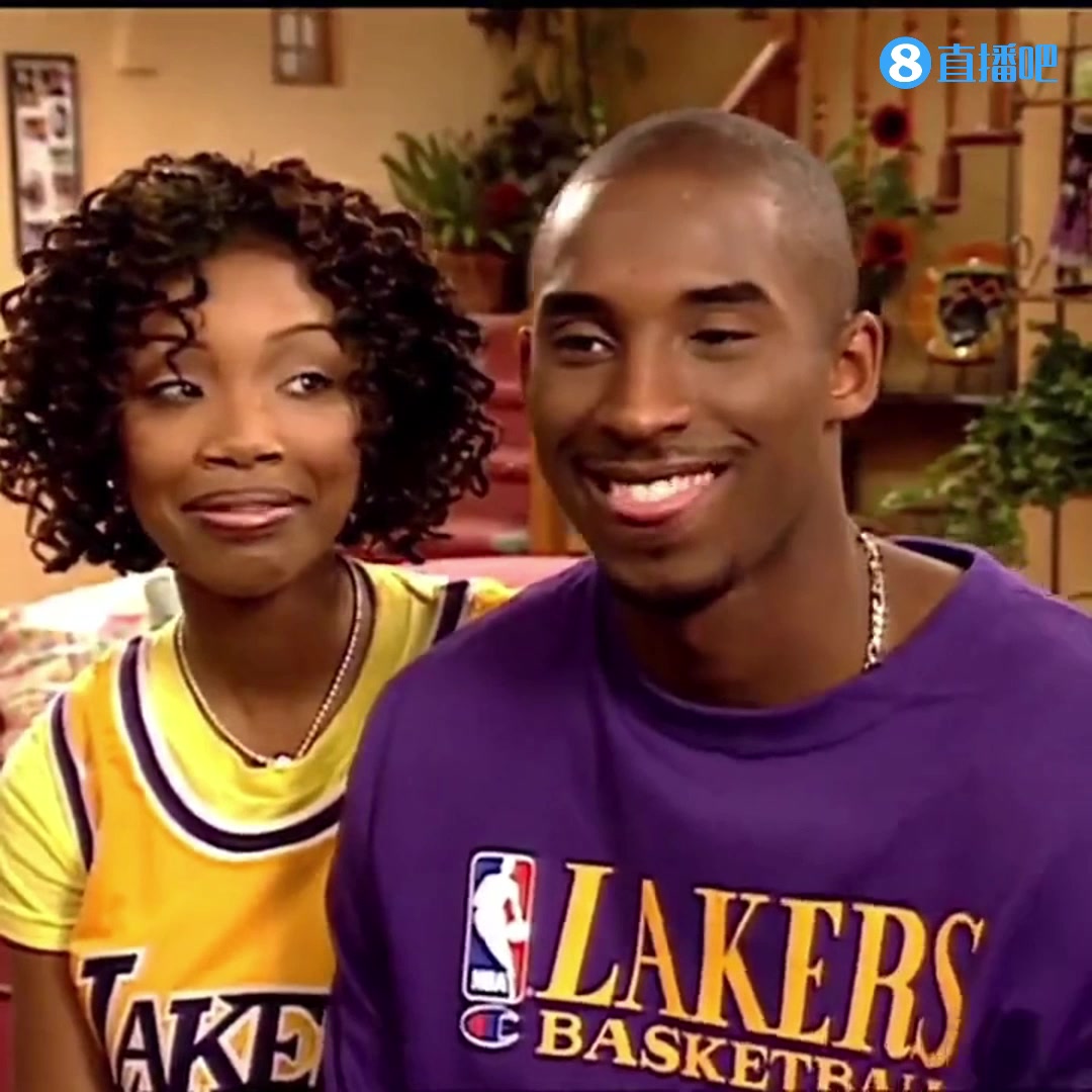 科比高中時帶著當(dāng)時的女友布蘭迪上節(jié)目這顏值比瓦妮莎如何