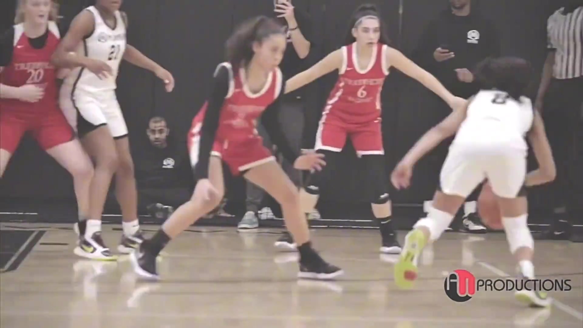 如果Gigi還在她應(yīng)該已經(jīng)打上WNBA了吧