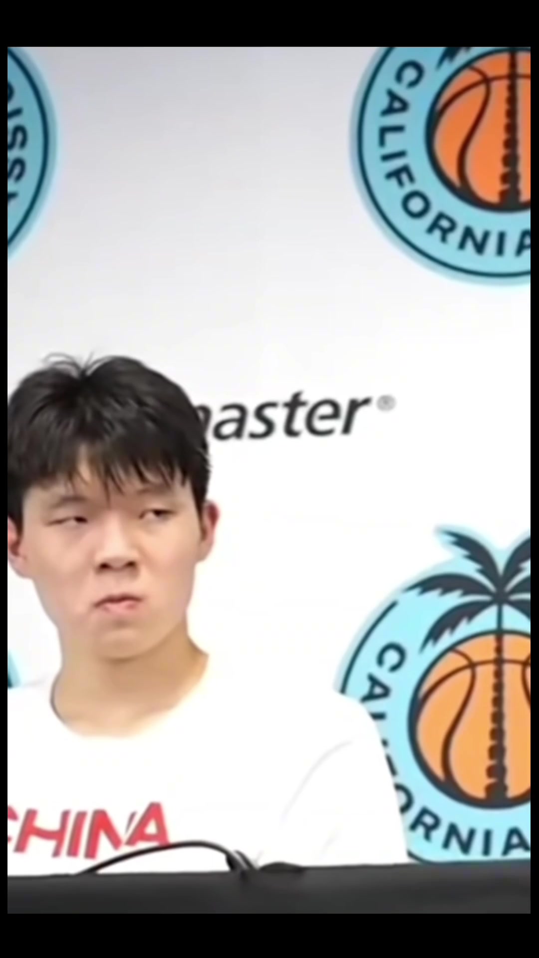 楊瀚森看郭士強這哦小眼神真是給我都笑了哈哈哈