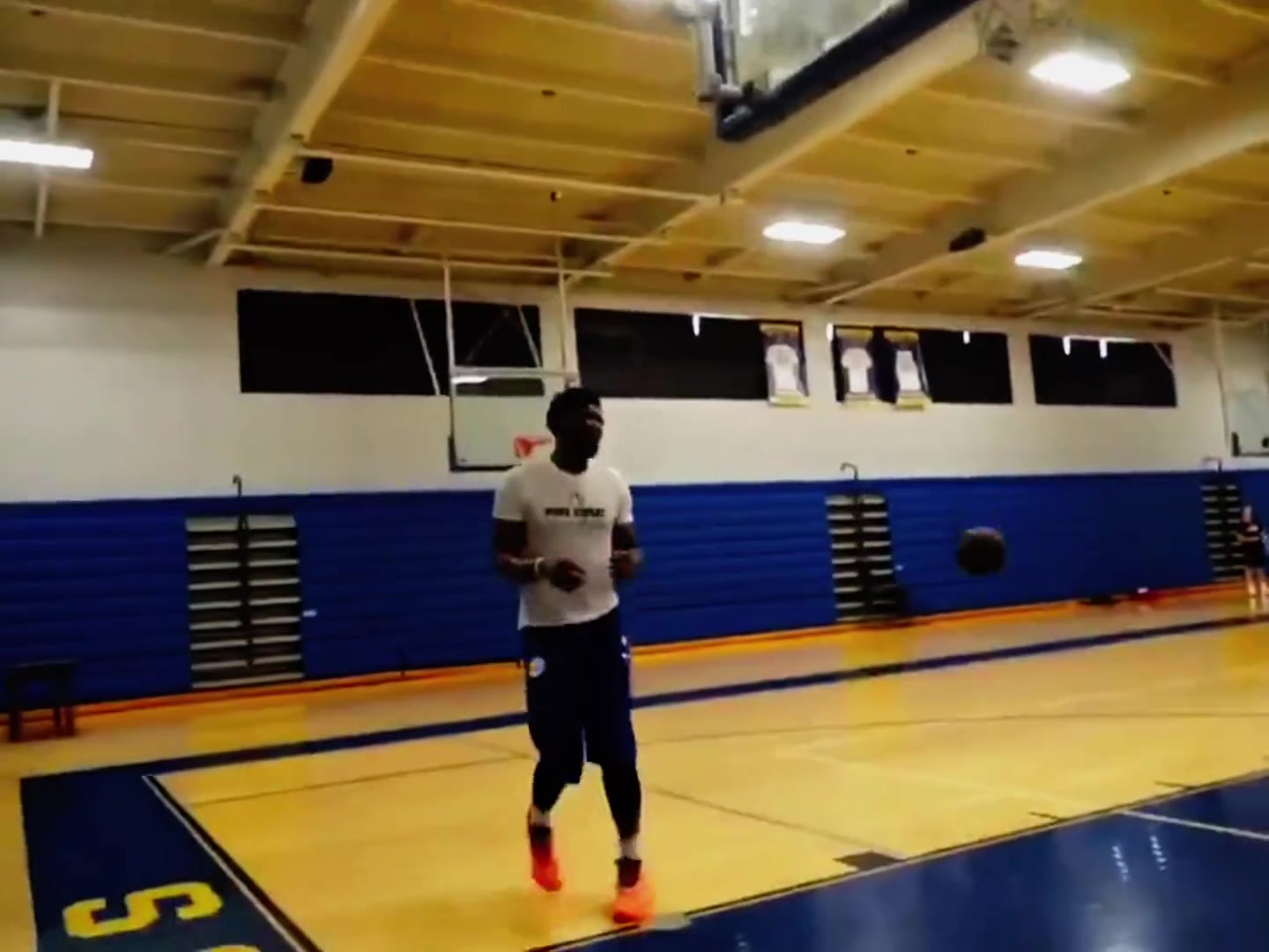 地球人還沒(méi)能進(jìn)化出能適配大帝打法的膝蓋嗎