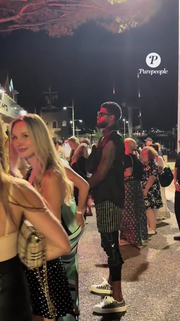 嬌妻陪伴喬治和老婆現(xiàn)身法國(guó)度假 腿上還綁著護(hù)具呢