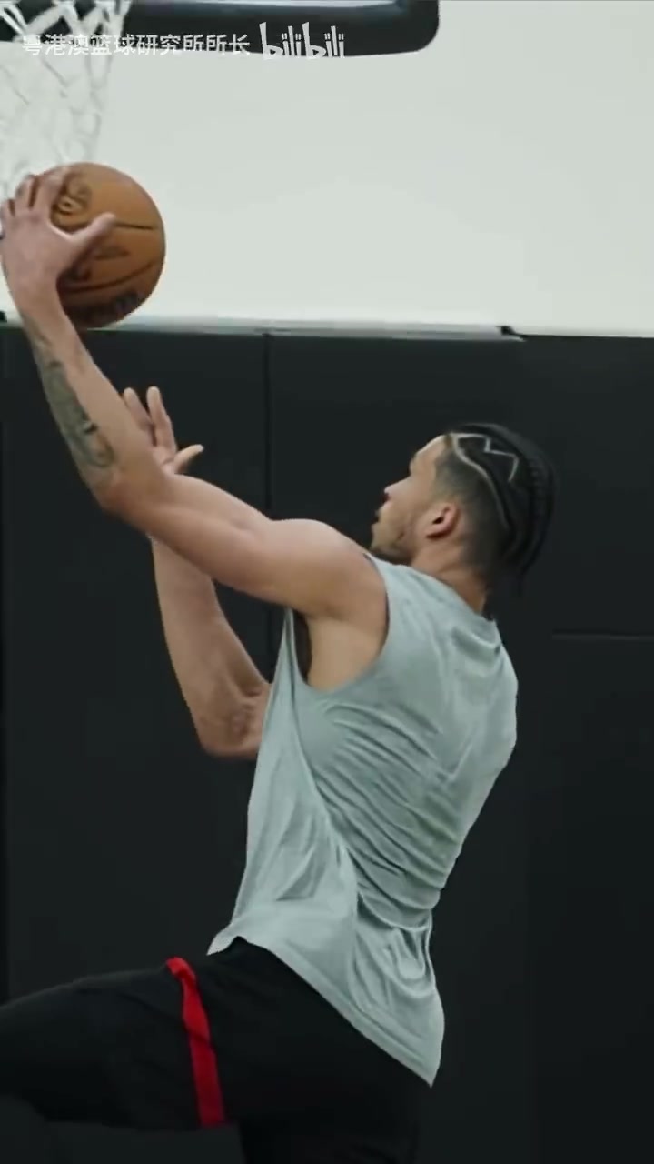 楊瀚森防守端的搭檔開拓者外線大鎖卡馬拉近期的訓(xùn)練視頻