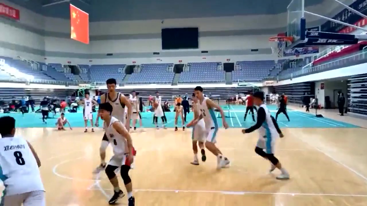 畫質(zhì)越糊 實(shí)力越強(qiáng)你能找到楊瀚森嘛