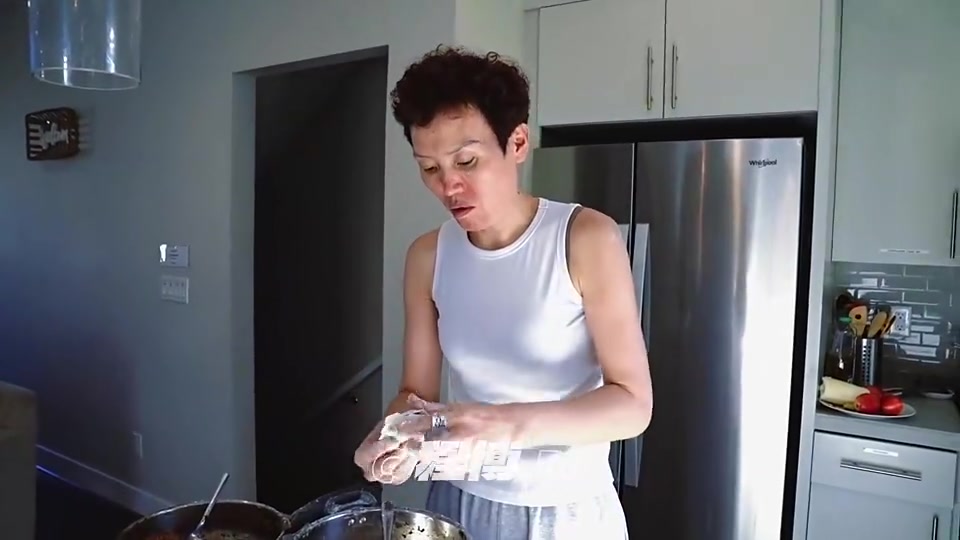 楊瀚森媽媽他小時(shí)候就愛(ài)吃餃子上次吃還是過(guò)年呢