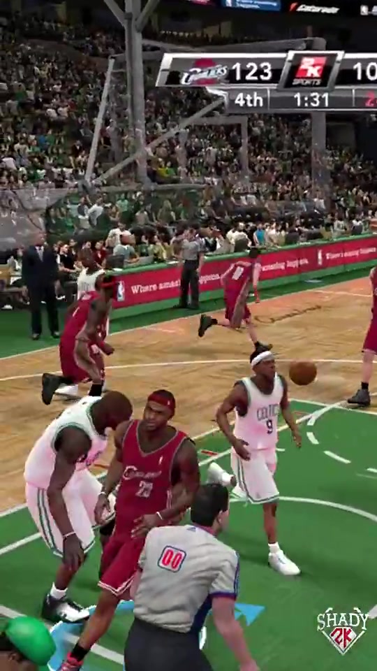 那年第一次拿MVP2K9里的詹姆斯操作起來太絲滑了