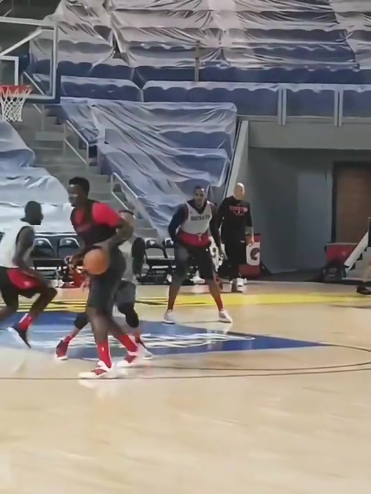 都是回憶啊當年18年火箭眾將士的訓練視頻哈登保羅卡佩拉