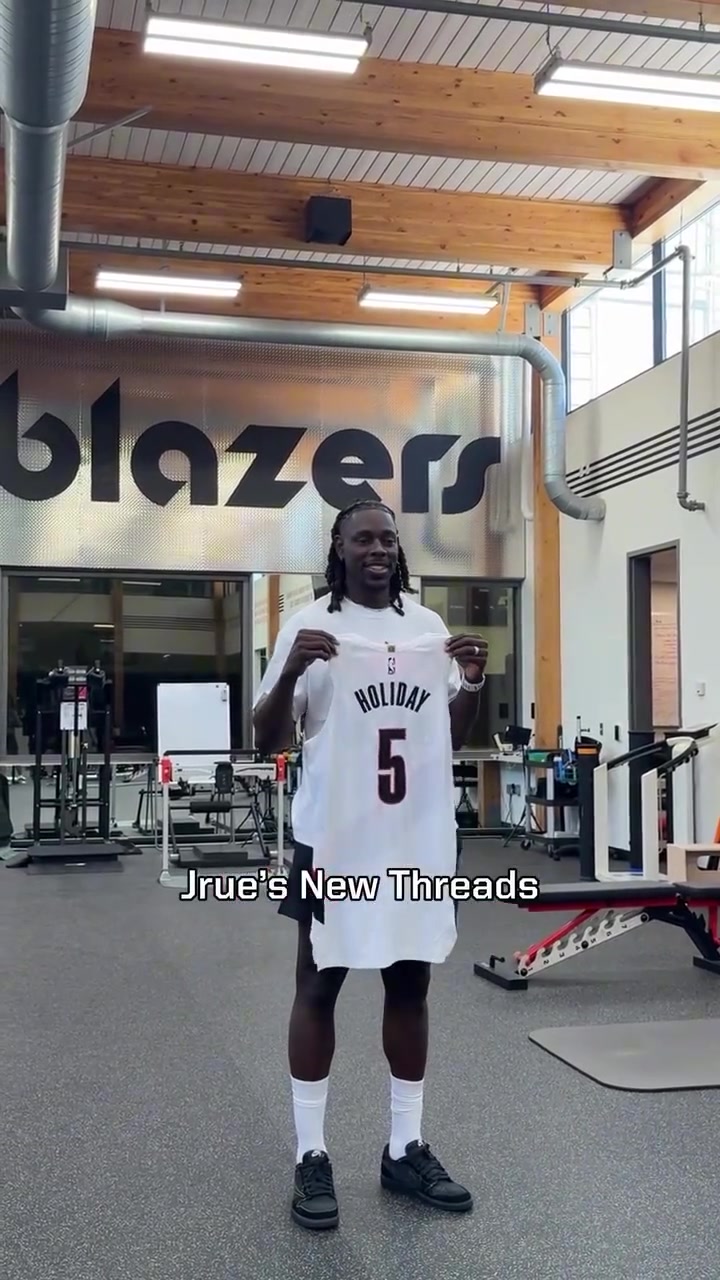 不是4號了楊瀚森隊(duì)友霍勒迪在健身房曬出自己的5號球衣