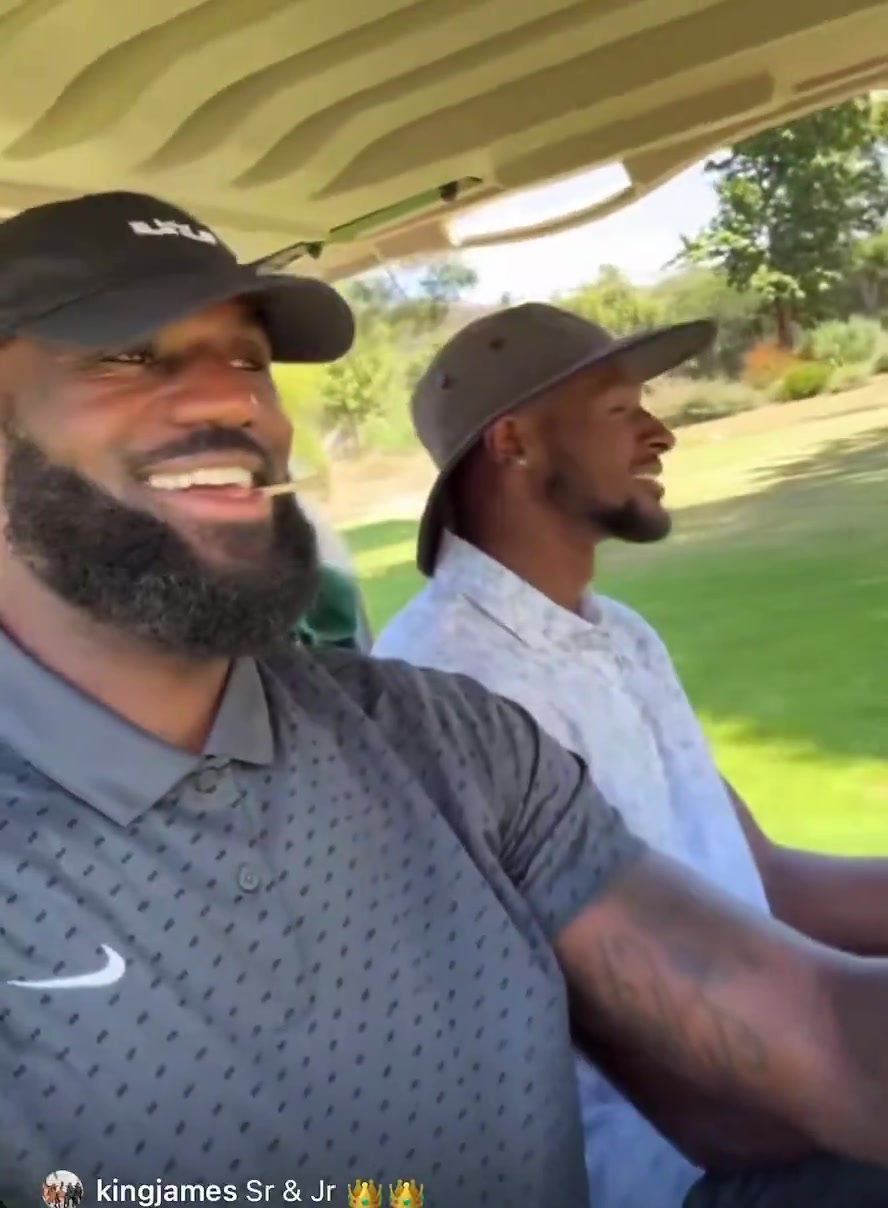 休賽期享受生活老詹和隊(duì)友布朗尼一起去打高爾夫