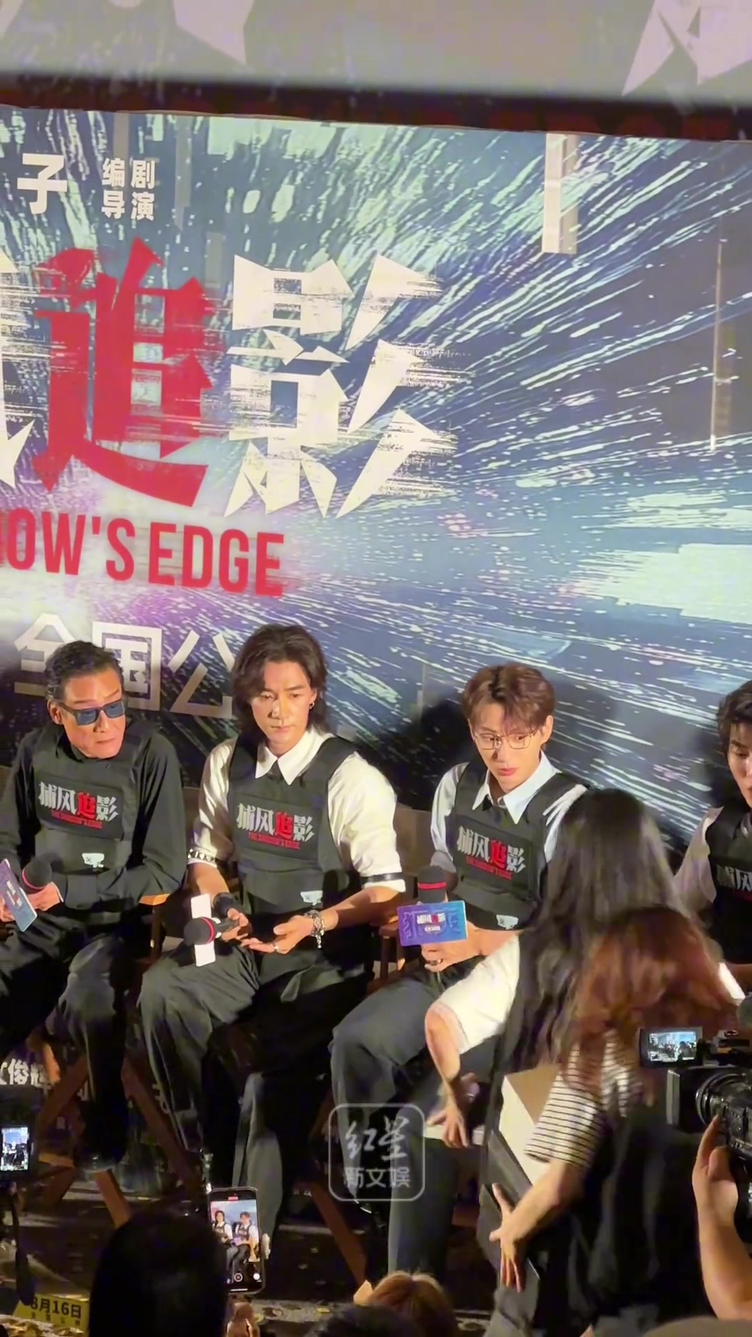 人情世故必須安排巴特勒出席成龍電影首映禮 送演員一人一雙鞋