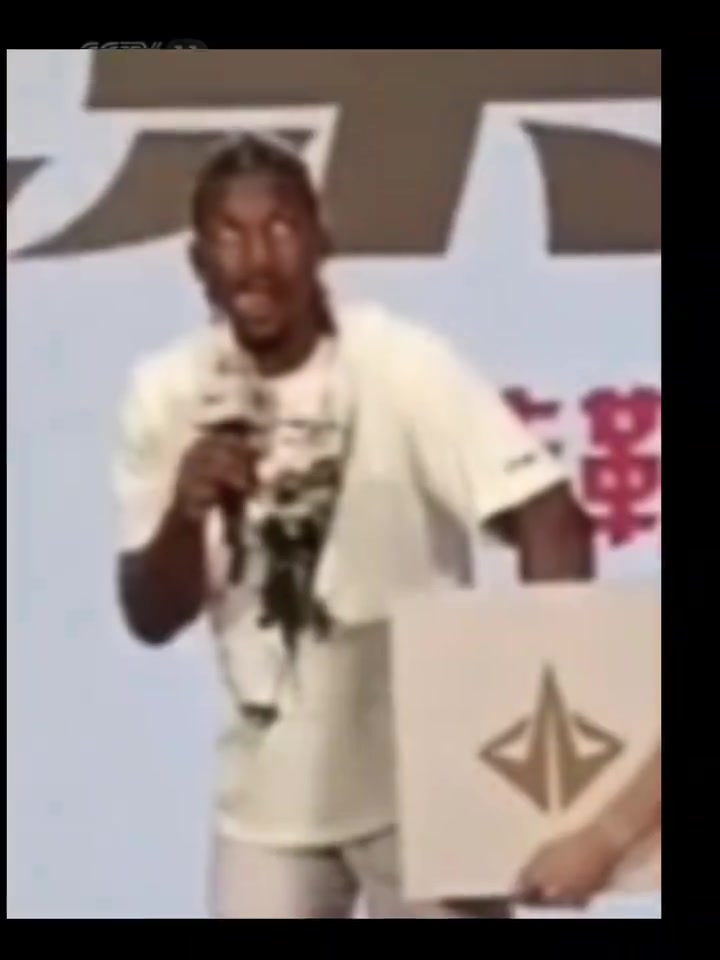 不愧是金州逗比隊巴特勒中國行參加活動突然搞怪翻白眼