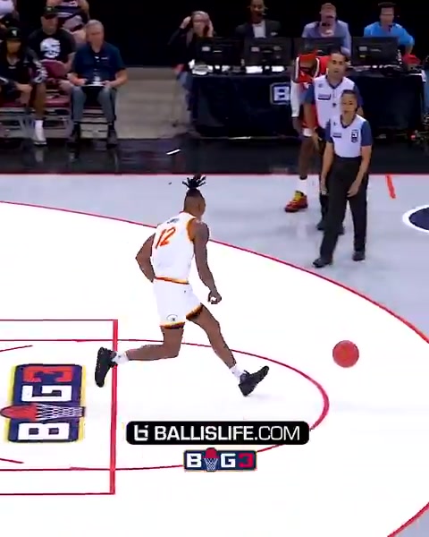 廉頗老矣霍華德內(nèi)線單打被前CBA球員奧斯丁切球大帽