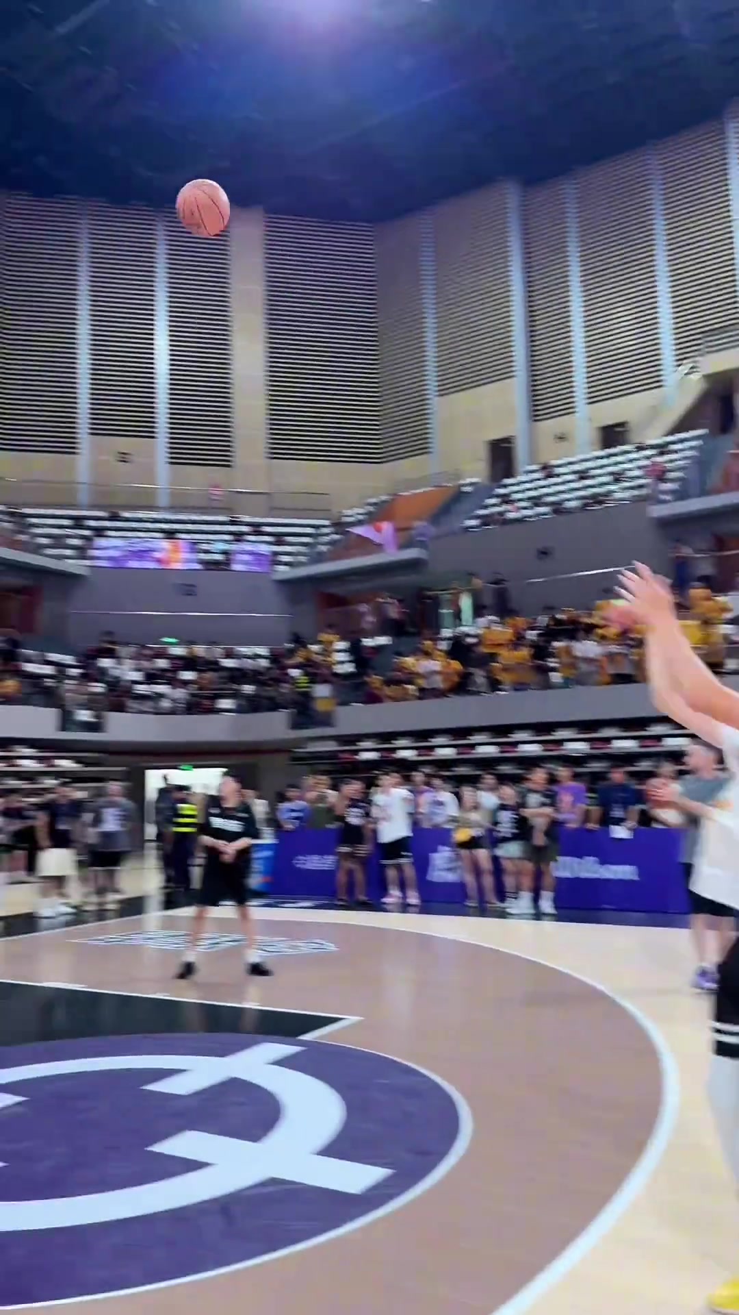 里夫斯中國行隨手連中6記三分 這就是NBA球員的實力嗎