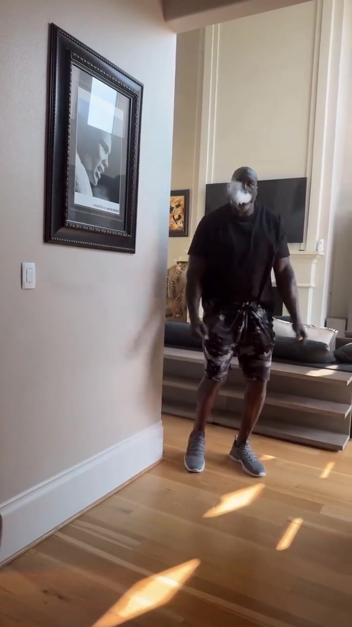 奧胖曬搞笑視頻祝我的中國家人們立秋快樂今兒必須整點硬菜貼秋膘