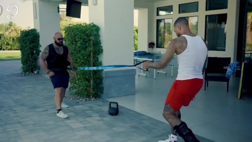 回歸開(kāi)拓者的利指導(dǎo)一刻沒(méi)閑著積極進(jìn)行恢復(fù)訓(xùn)練