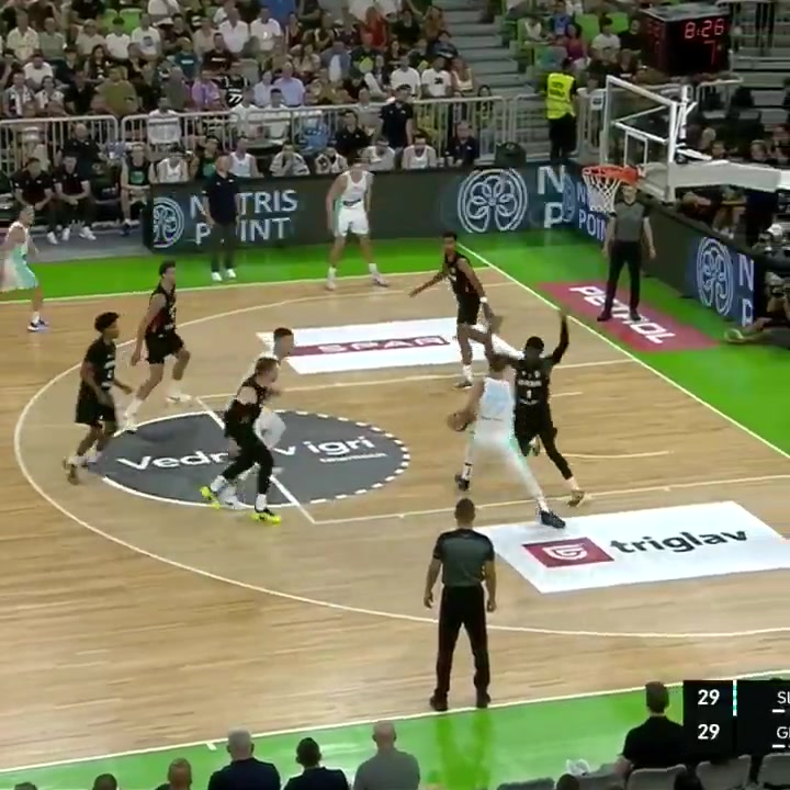 這就是減肥后的增益東契奇歐洲步失衡滯空打進高難拋射