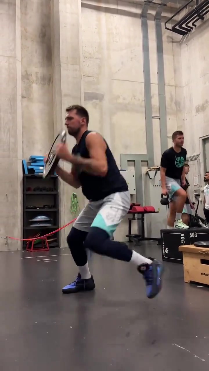 東契奇回歸國家隊訓(xùn)練期待他取得好成績