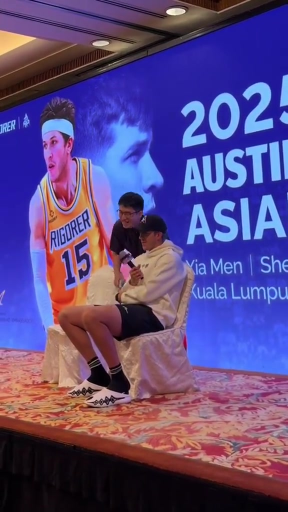 里夫斯被中國球迷貼臉開大想要大合同還是冠軍小里我全都要