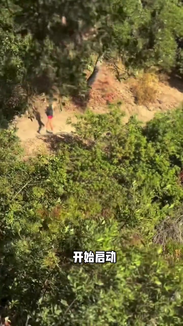 庫(kù)里開啟狂野跑山訓(xùn)練 不得不說他這心肺是真強(qiáng)啊