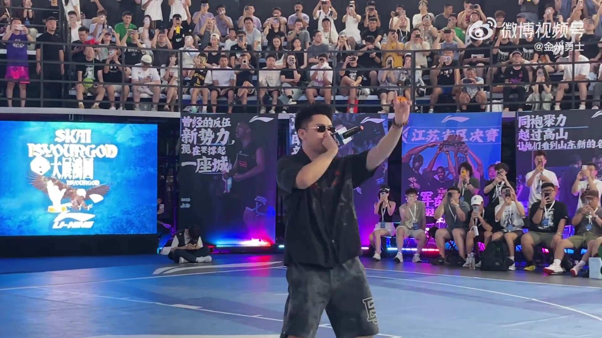 巴特勒中國行說唱歌手攬佬現(xiàn)場助陣并演唱大展鴻圖