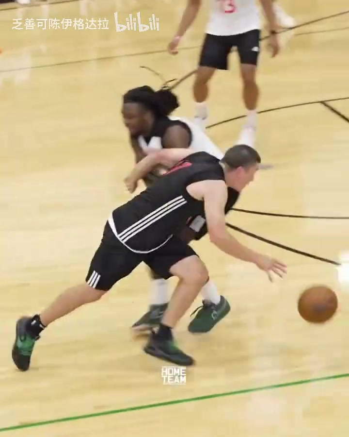 稍微出汗普里查德在兩小時(shí)內(nèi)的兩場(chǎng)半職業(yè)比賽中合砍86分