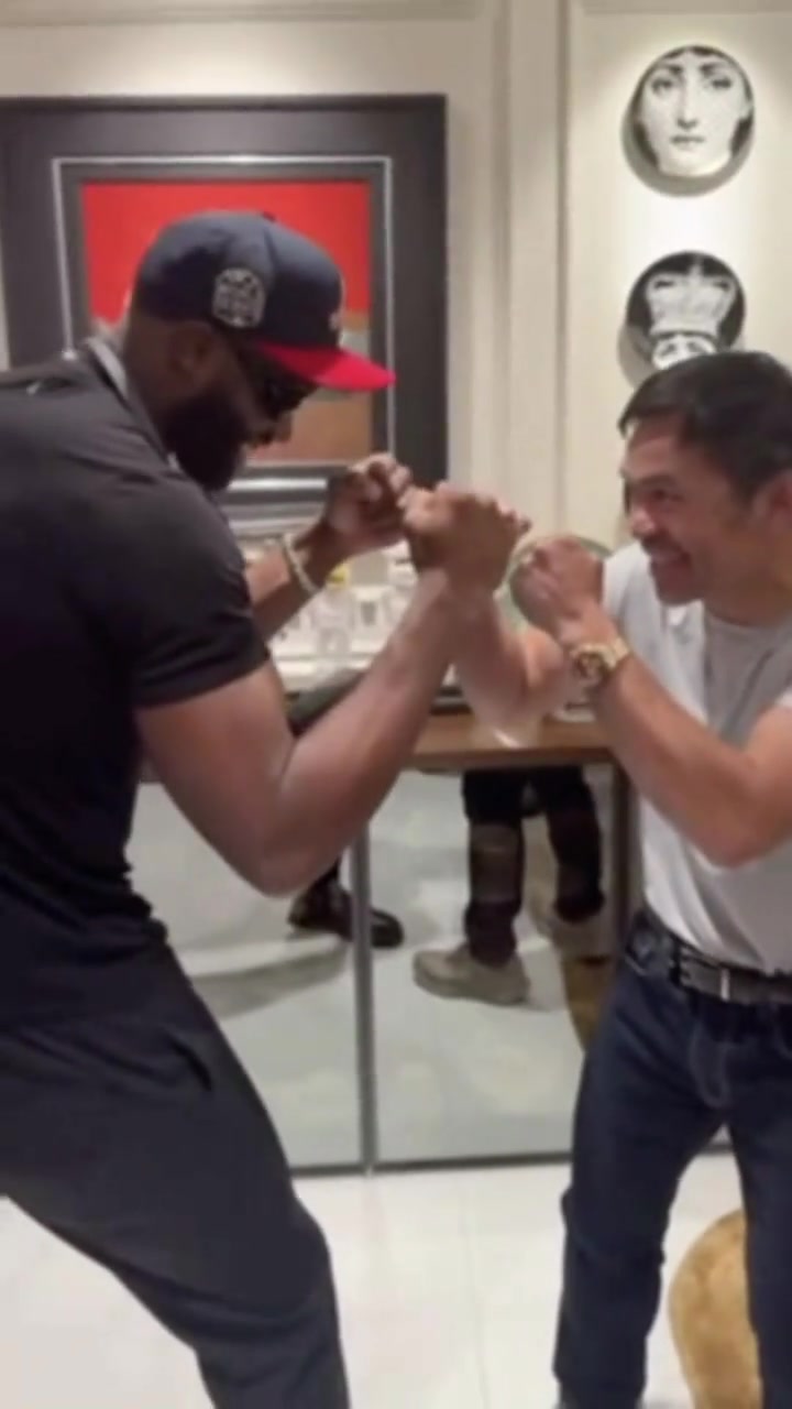 杰倫-布朗和菲律賓拳王帕奎奧互動(dòng) 講真布朗打得過帕奎奧嗎