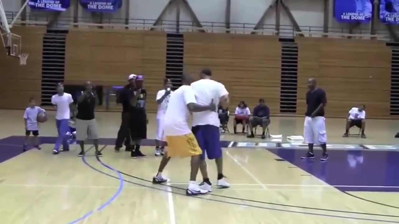 2011年籃球訓練營科比與一位球迷粉絲的單挑各種教你做人