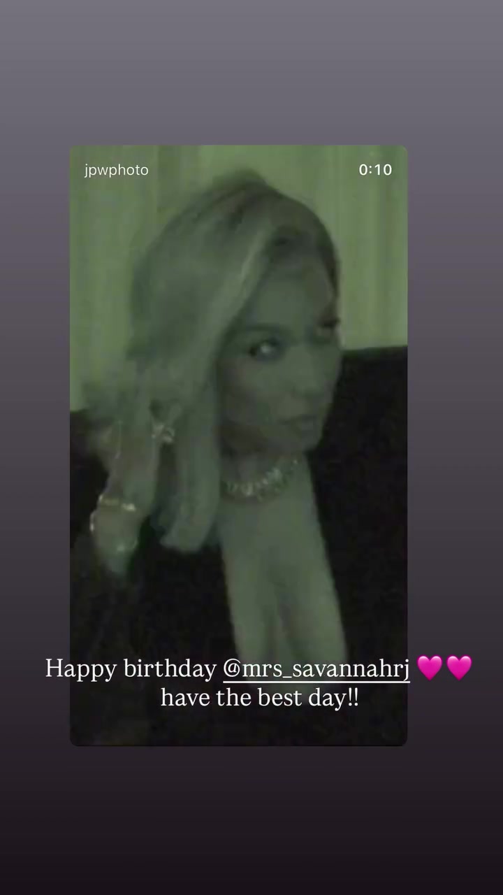 老詹妻子薩瓦娜也是很敢穿啊穿得這么性感