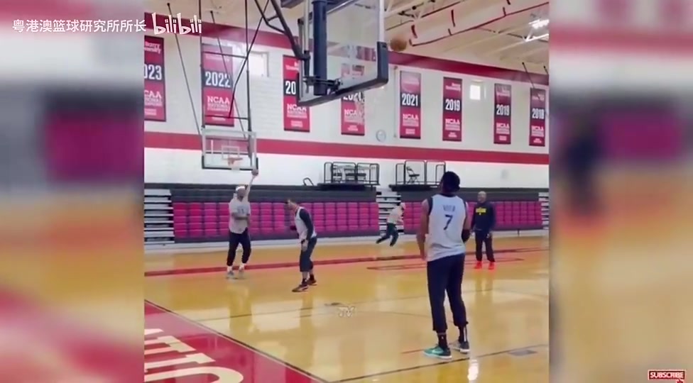 巴特勒抹著抹著就進去了勇士隊此前的隊內(nèi)單挑環(huán)節(jié)