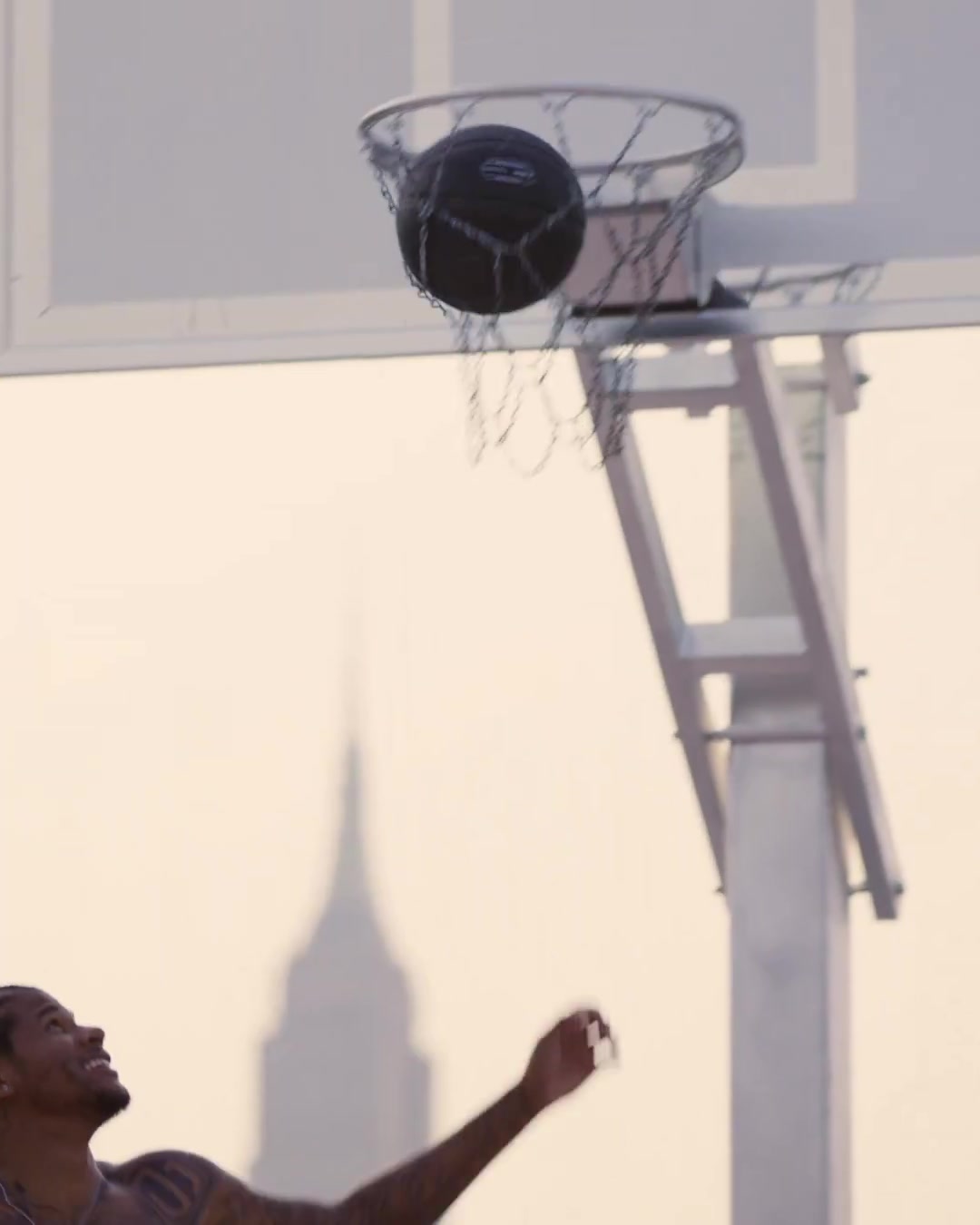 這就是美式嗎杰倫-格林CK廣告片低腰牛仔褲露出內(nèi)褲邊邊