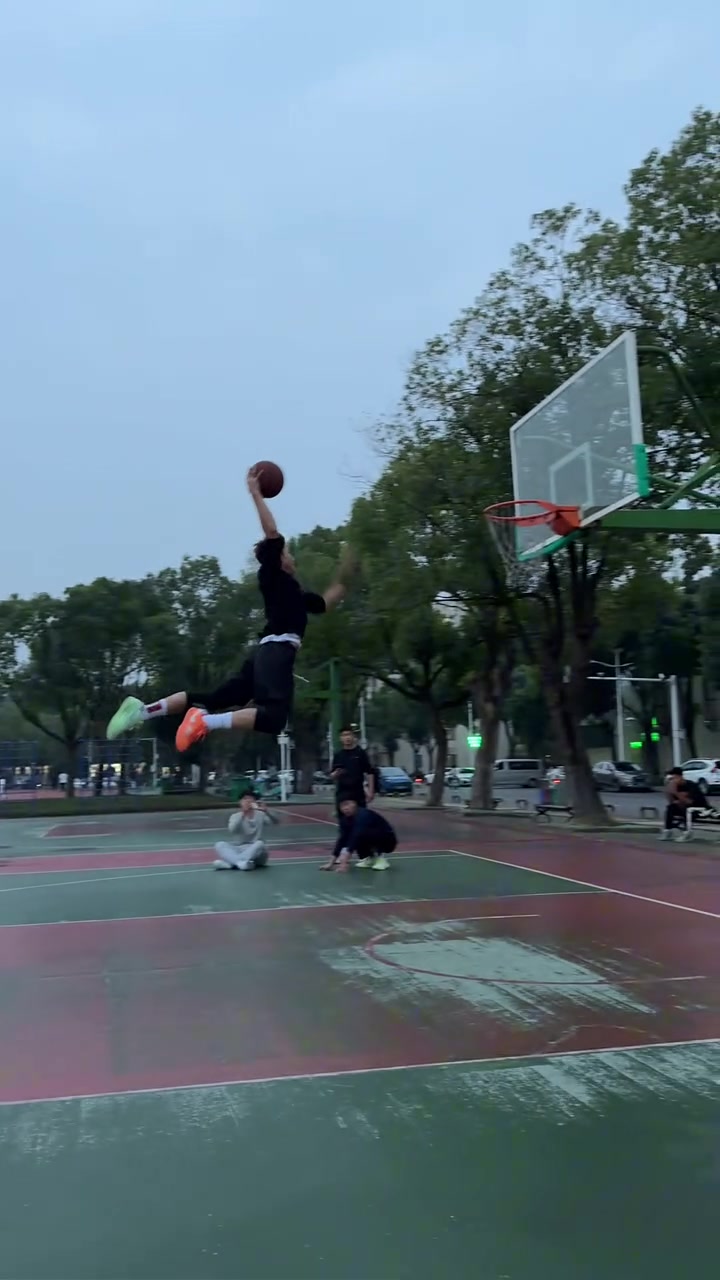 臂展差一點(diǎn)但是這個(gè)彈跳逆天了