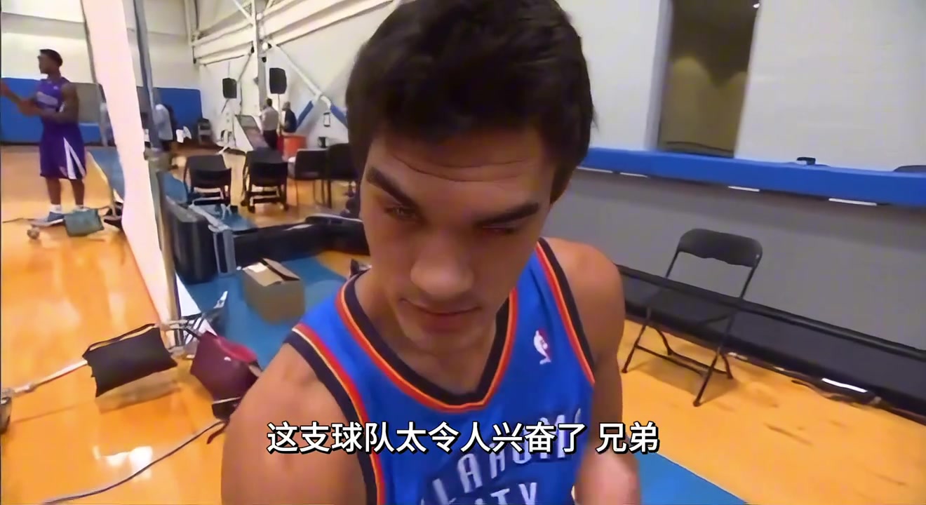 嚇?biāo)纻€(gè)人當(dāng)年菜鳥海王-亞當(dāng)斯到底有多眉清目秀