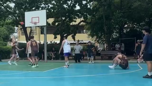 有一說一在野球場墊腳是不是可以報警了