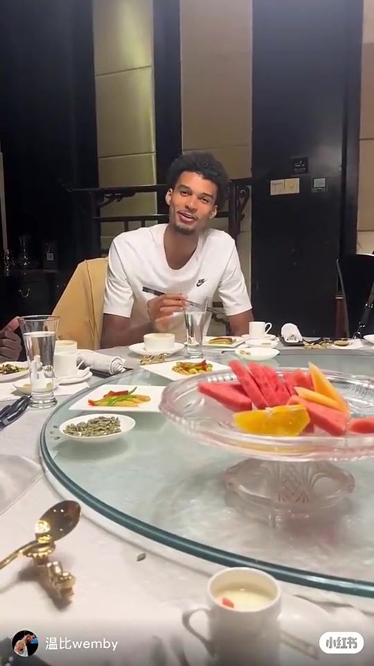 姓文的速速歸化文班亞馬此前開嗓秀中文居然會唱一剪梅