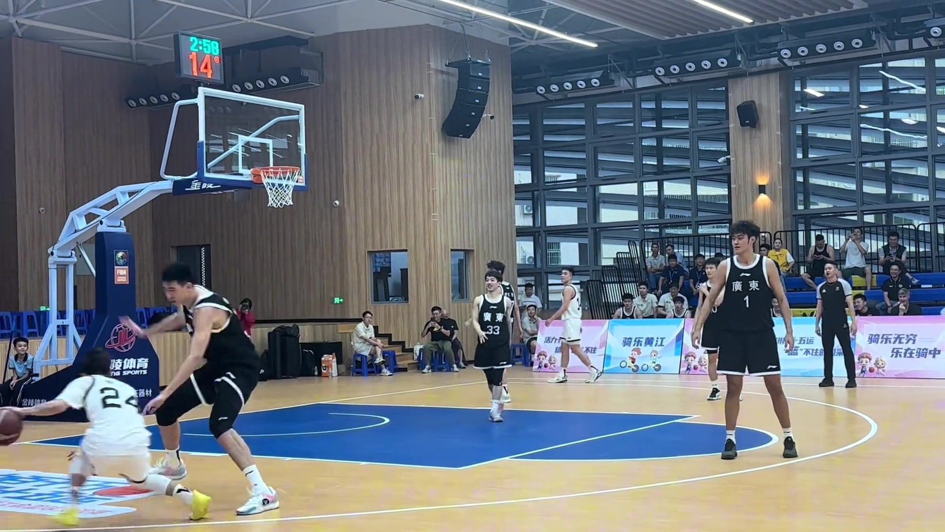 頂級(jí)中鋒對(duì)決徐杰單挑徐昕 騎馬射箭打板得分