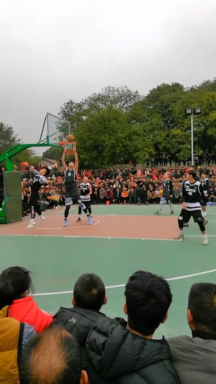 這還打啥呀這身高這體型來打野球那別人這還打個屁啊