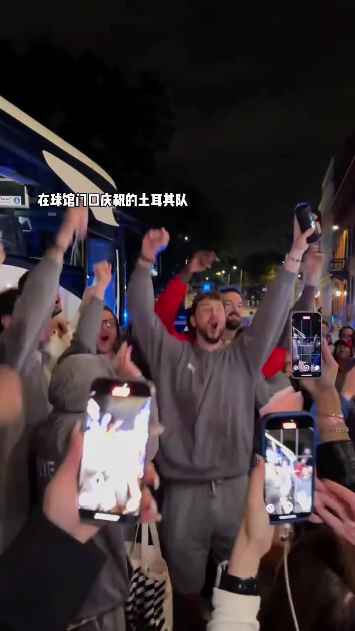 約基奇字母哥都是手下敗將申京和隊友慶祝殺進歐錦賽決賽