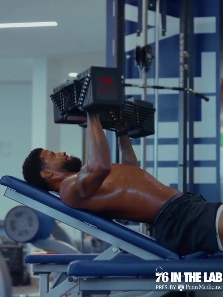 休賽期結束喬治回歸力量訓練 懂的吧友說說這舉的多少鐵