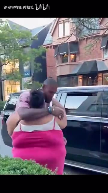 幸災(zāi)樂禍的追夢名場面和女球迷一比詹姆斯追夢都變小只了