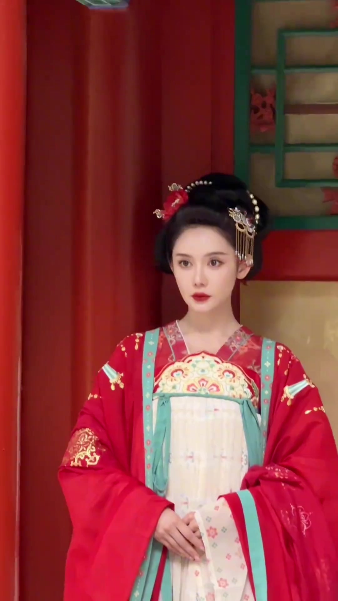 哇塞好驚艷啊美娜這身古裝你們覺得如何